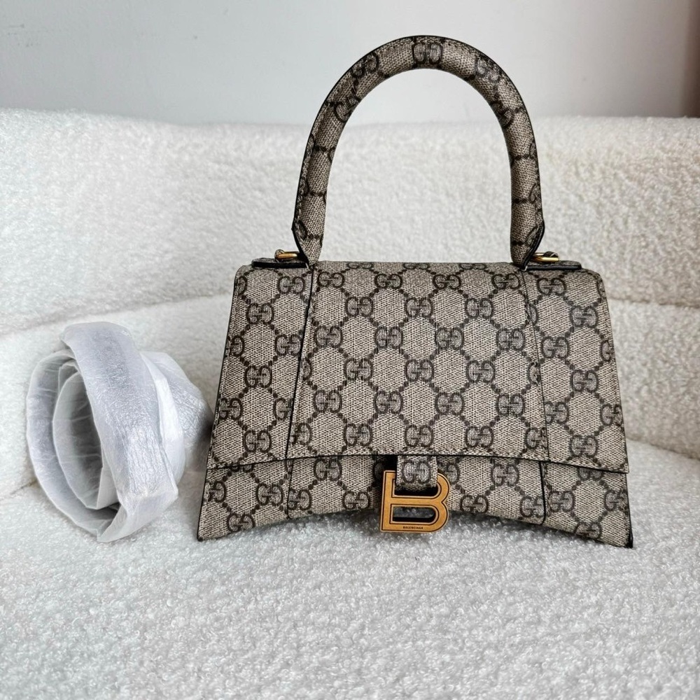 A 256 - 💯 % authentic Gucci X Balenciaga hourglass crossbody bag